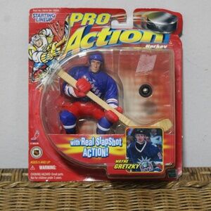 Starting Lineup. Pro Action Hockey. w/ Real Slapshot Action. Wayne Gretzky.